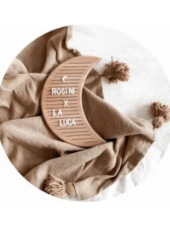 Rosini puinen kirjaintaulu, kuu